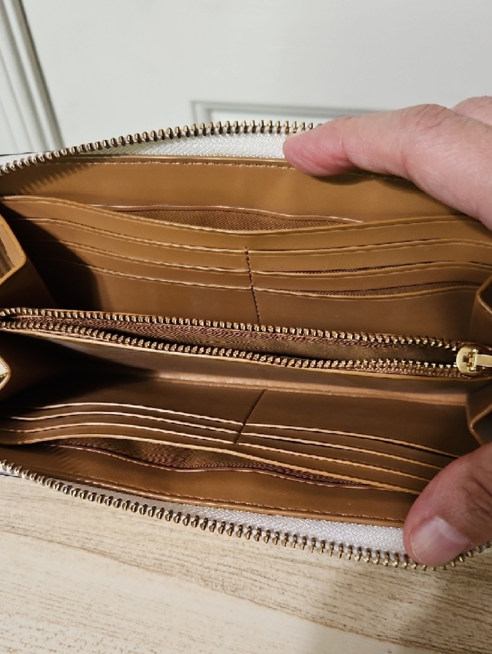 Coach NWOT Studded Quilted Long Zip Wallet - Picture 7 of 9